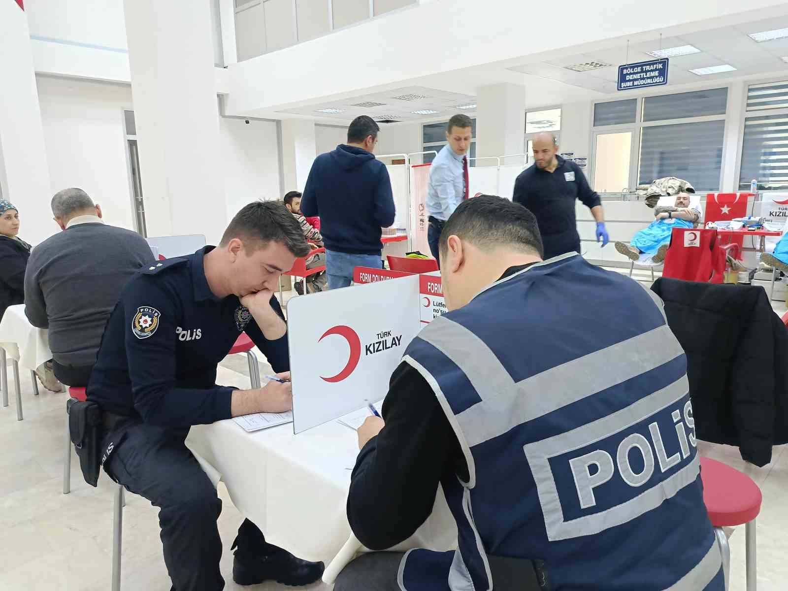 Edirne polisinden kan bağışına destek