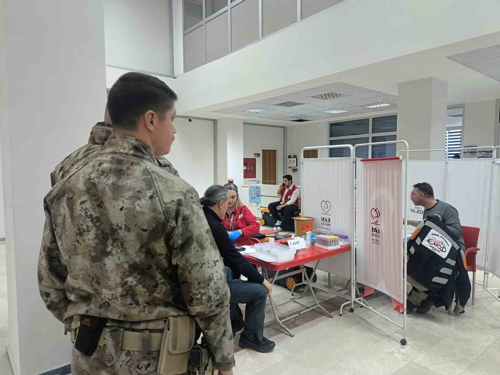 Edirne polisinden kan bağışına destek
