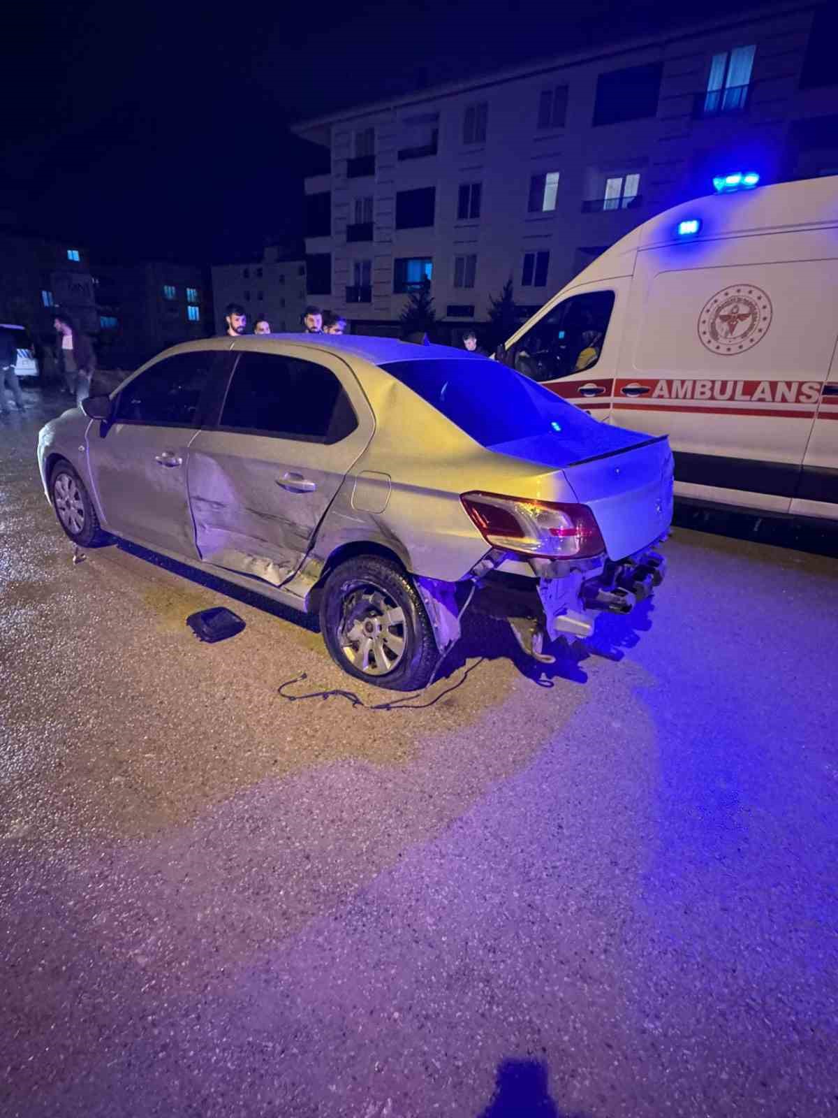 Kaza yapan otomobil savrularak yayaya çarptı: 1 yaralı