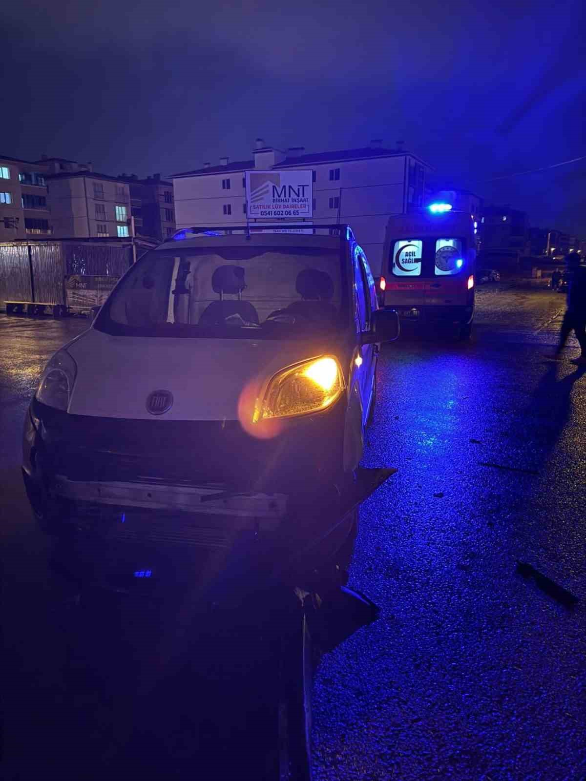 Kaza yapan otomobil savrularak yayaya &ccedil;arptı: 1 yaralı
