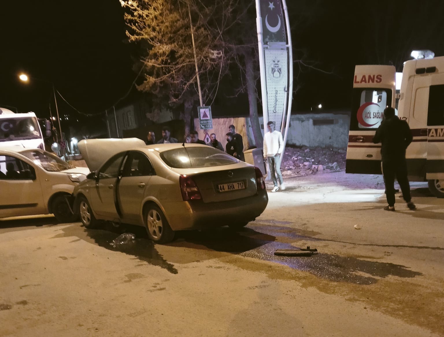 Ak&ccedil;adağ&rsquo;da trafik kazası: 4 yaralı
