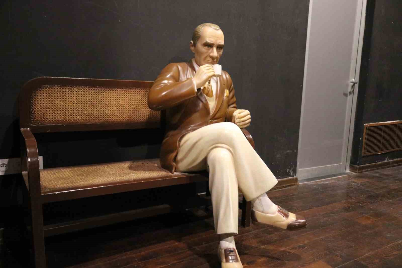 Atatürk heykeli depoya kaldırıldı