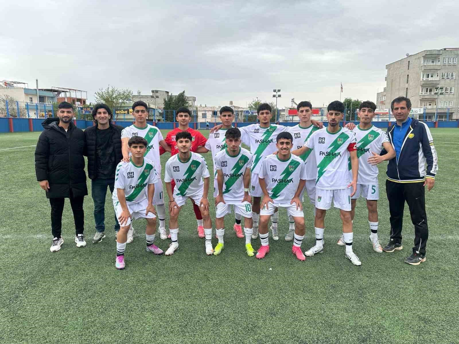 Kahta İdman Yurdu FK U18 takımı, bölge finallerine katılmaya hak kazandı