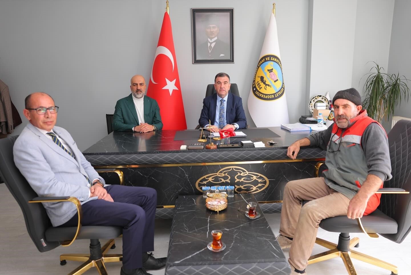 Vali Eldivan kurumların &ccedil;alışmaları hakkında bilgi aldı
