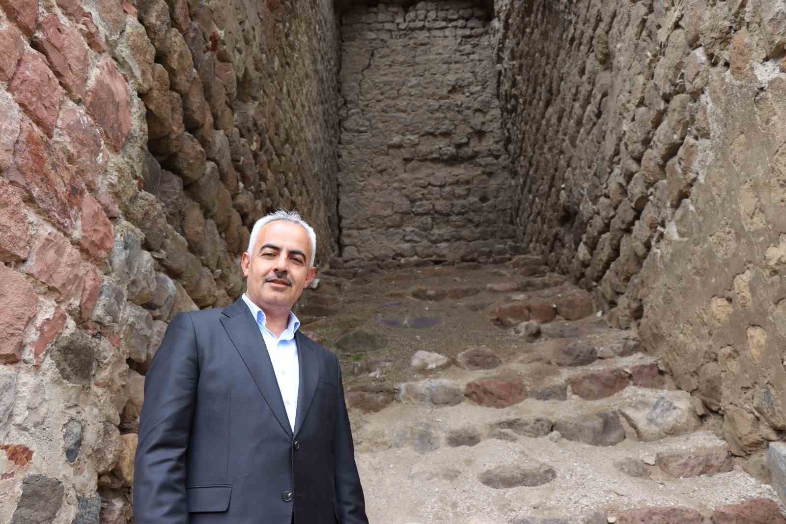 Oltu Kalesi&rsquo;nin restorasyonu başlıyor
