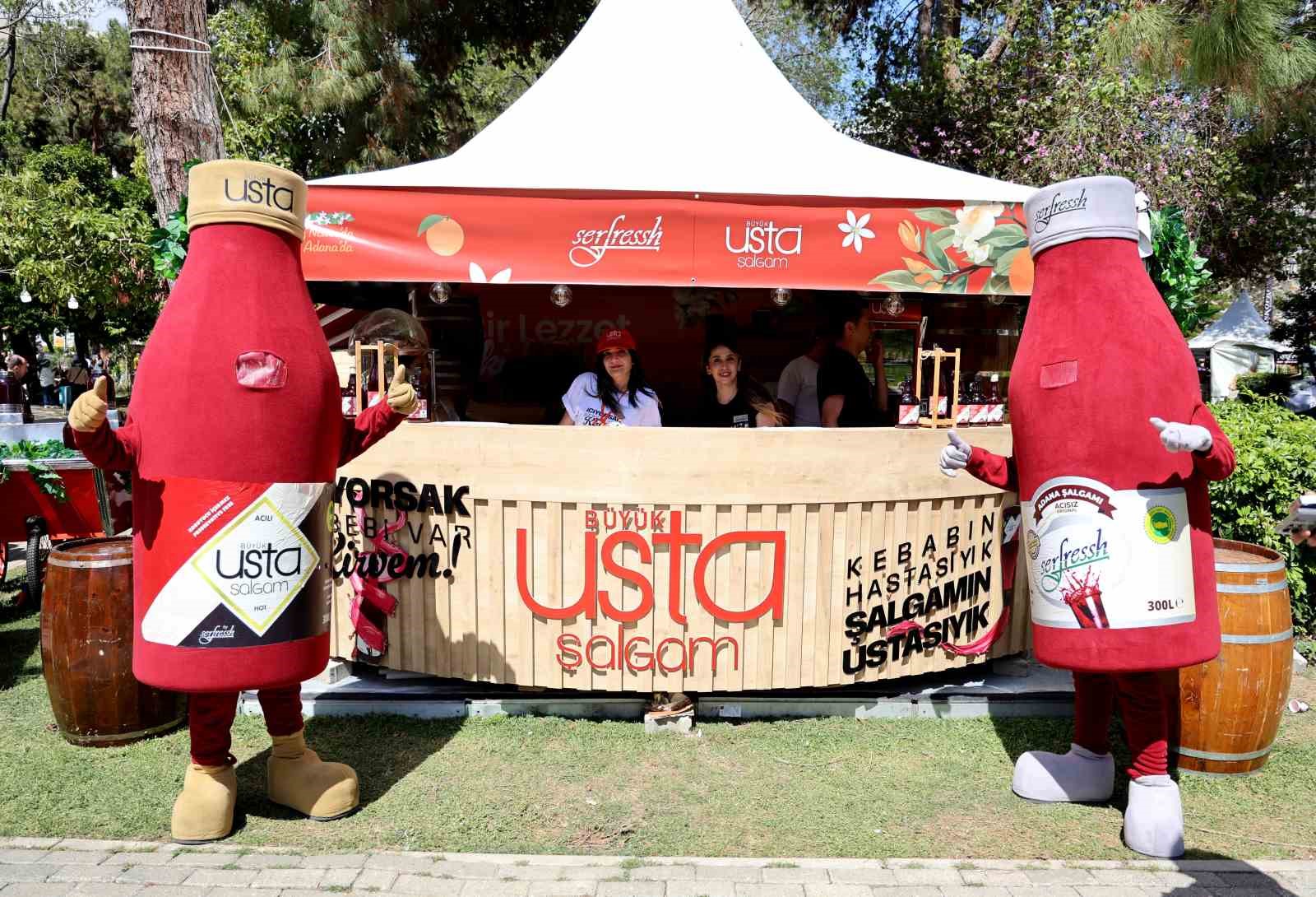 Büyük Usta ve Serfressh, Adana şalgamını geri dönüştürülebilir cam şişelerinde tanıtıyor