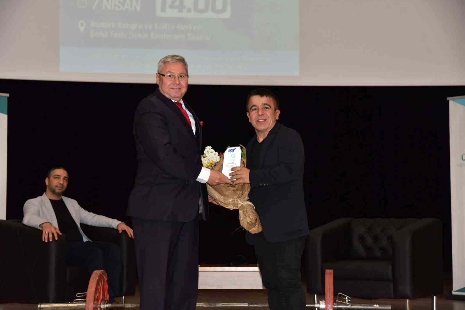 Efsane halterci Halil Mutlu, genç sporcularla buluştu