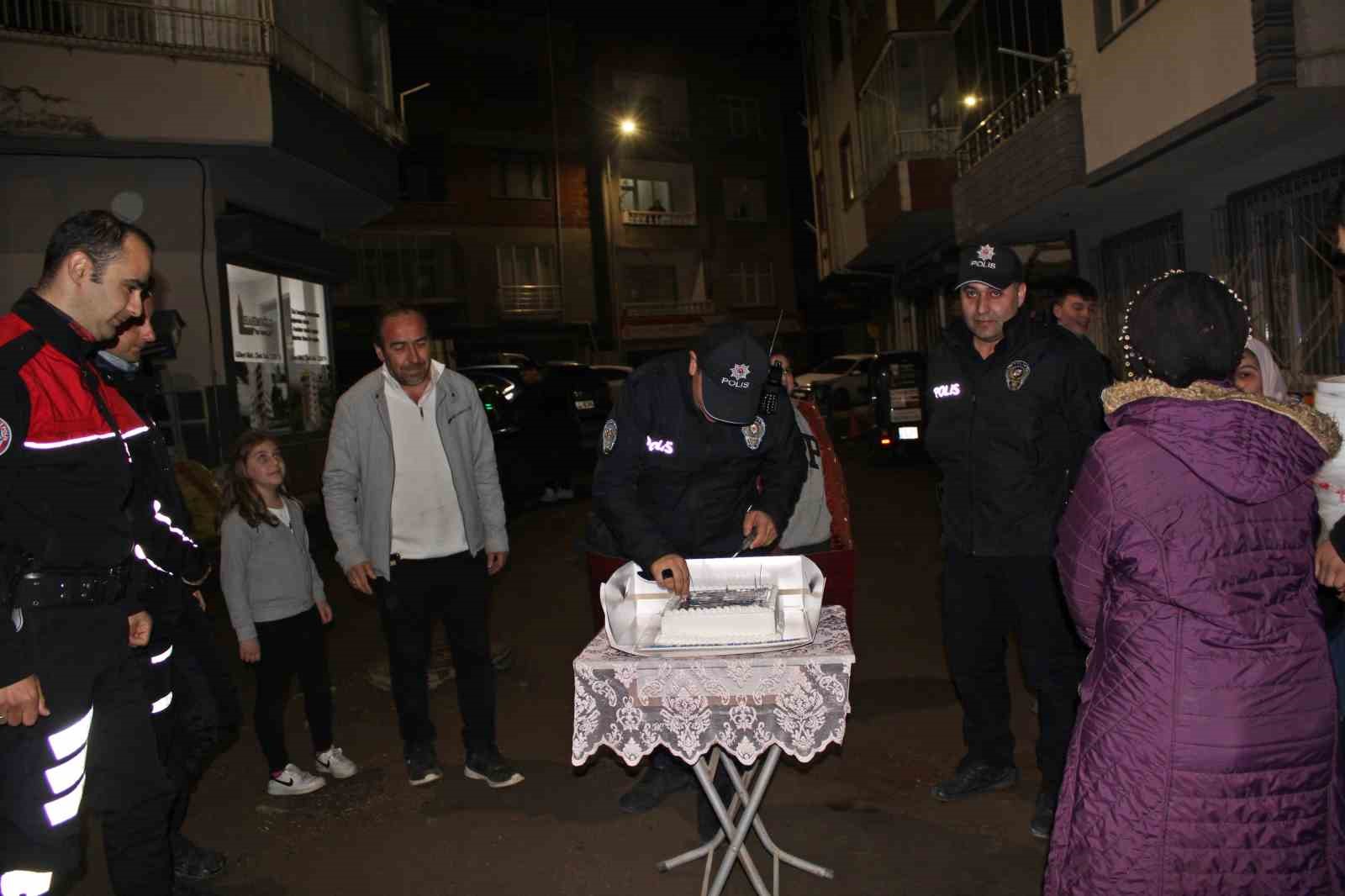 Ordu&rsquo;da olay ihbarına giden polislere pasta s&uuml;rprizi
