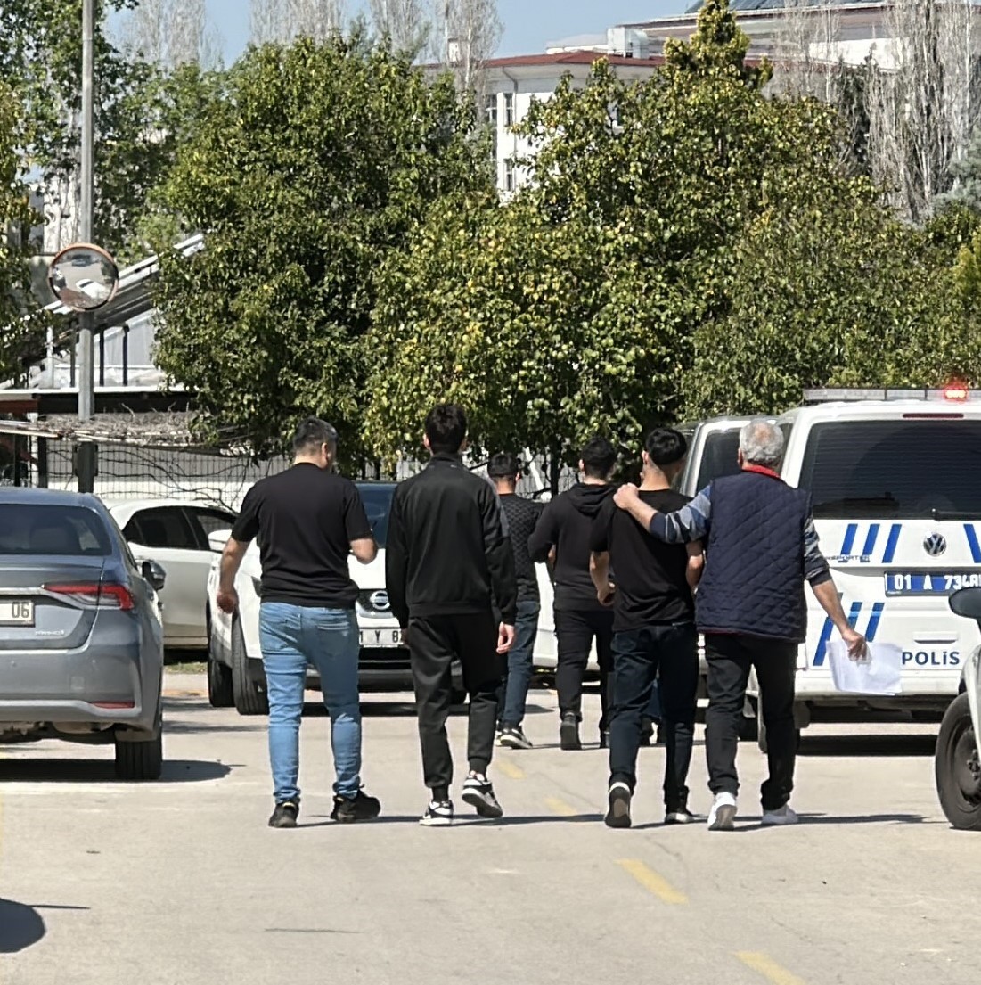 Karnavaldaki rezalete 1 tutuklama, 3 ev hapsi