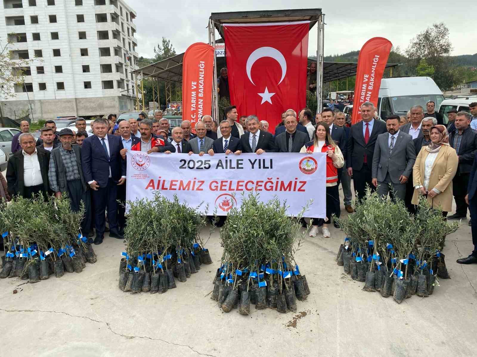 Osmaniye&rsquo;de &uuml;reticiye 11 bin 500 sertifikalı zeytin fidanı dağıtıldı
