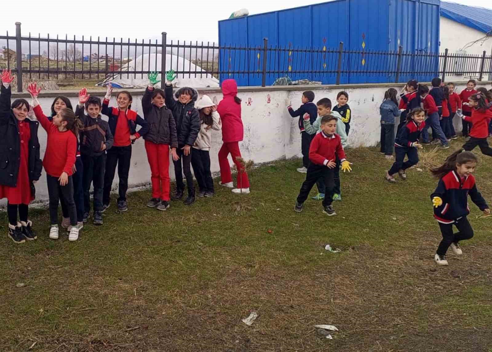 &Ouml;ğrenciler otizme dikkat &ccedil;ekti
