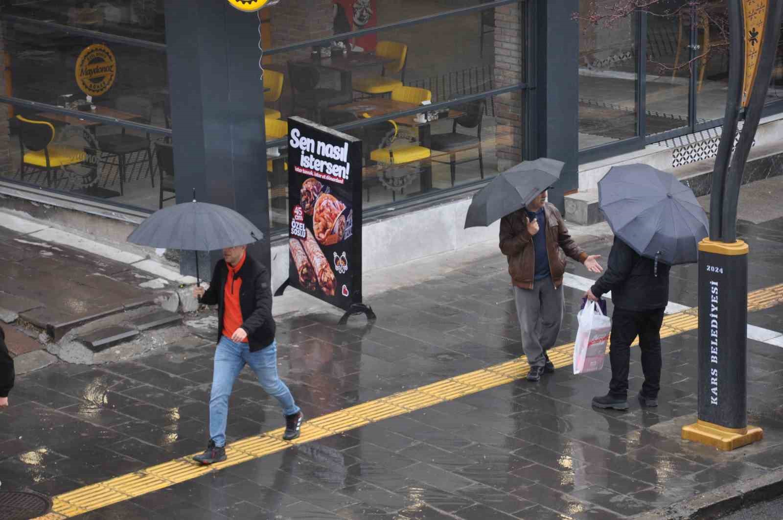 Kars’ta Nisan yağmurları etkili oluyor