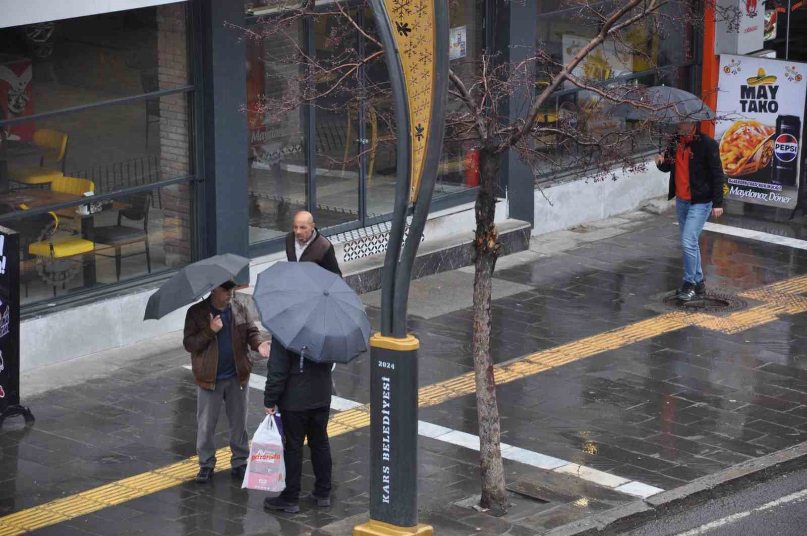 Kars&rsquo;ta Nisan yağmurları etkili oluyor

