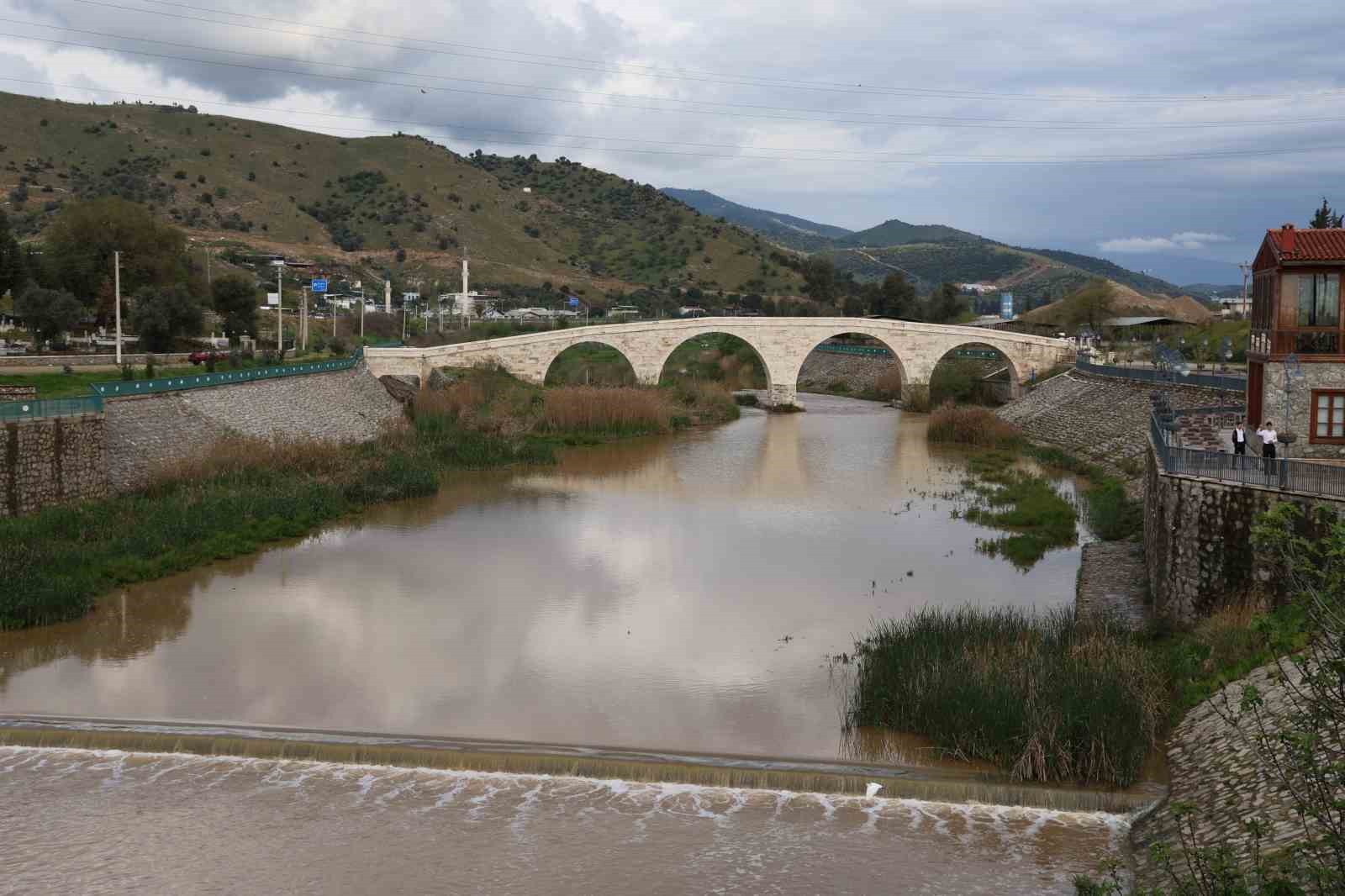 &Ccedil;ine &ccedil;ayı eski g&uuml;nlerine kavuşuyor, yağışlar &ccedil;ayın debisini arttırdı
