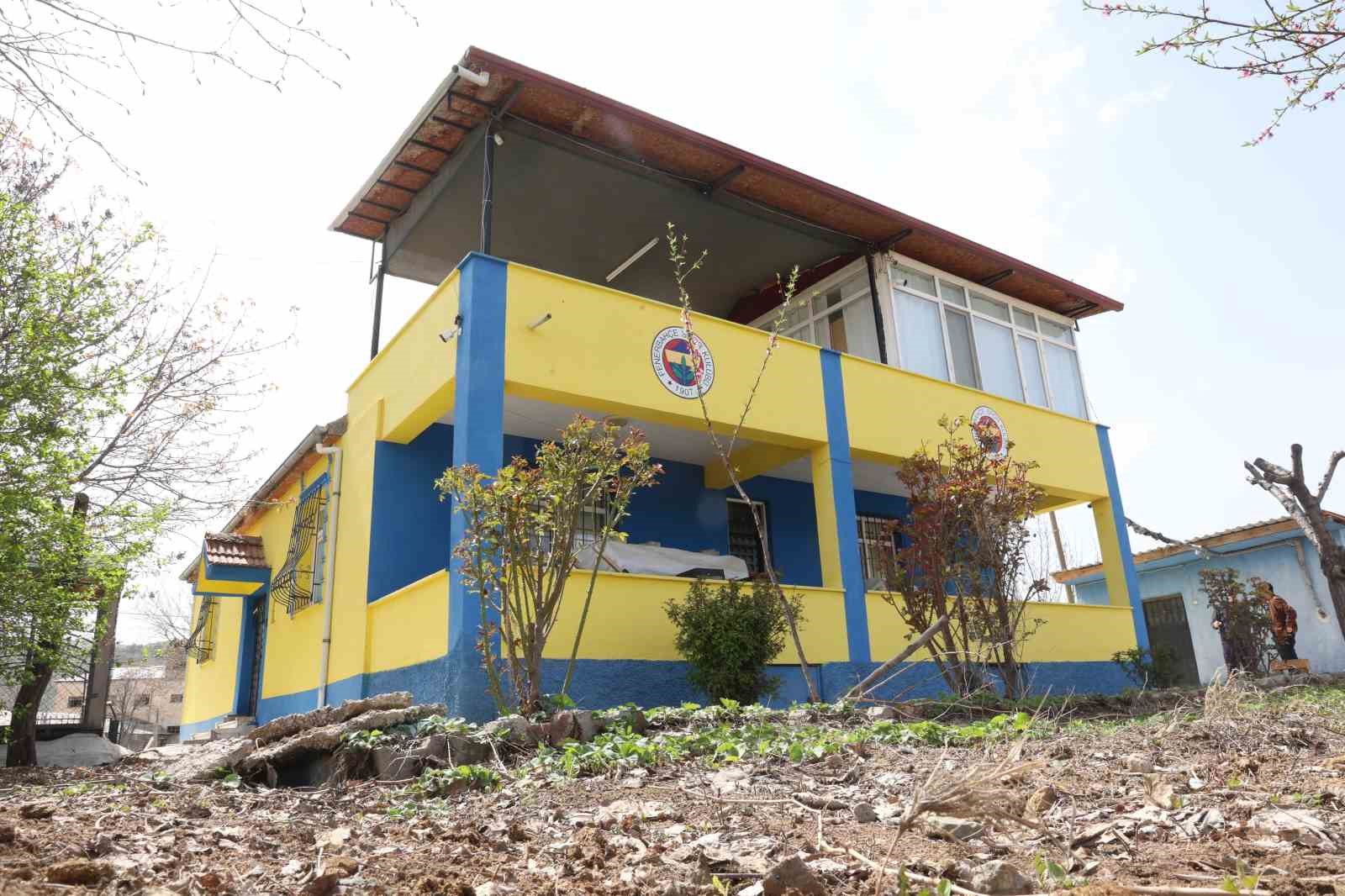 Mehmet dedenin sarı-lacivert evi gündem oldu