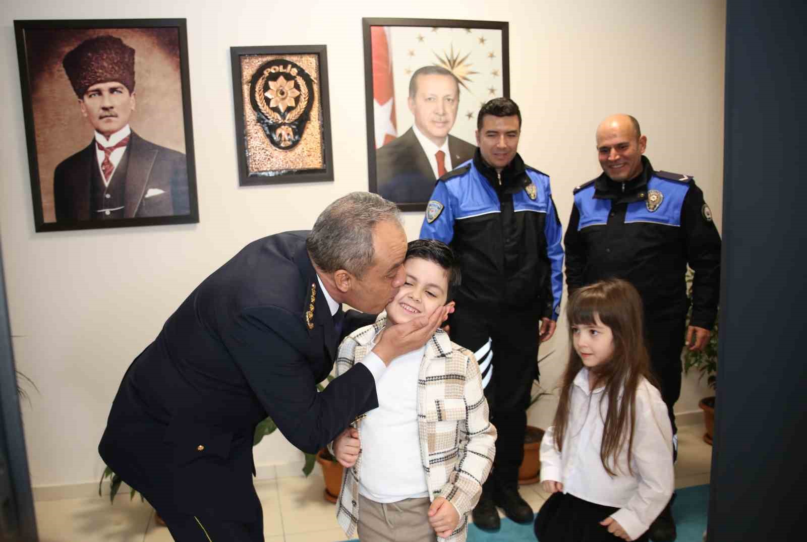 Miniklerden emniyete Polis Haftası ziyareti
