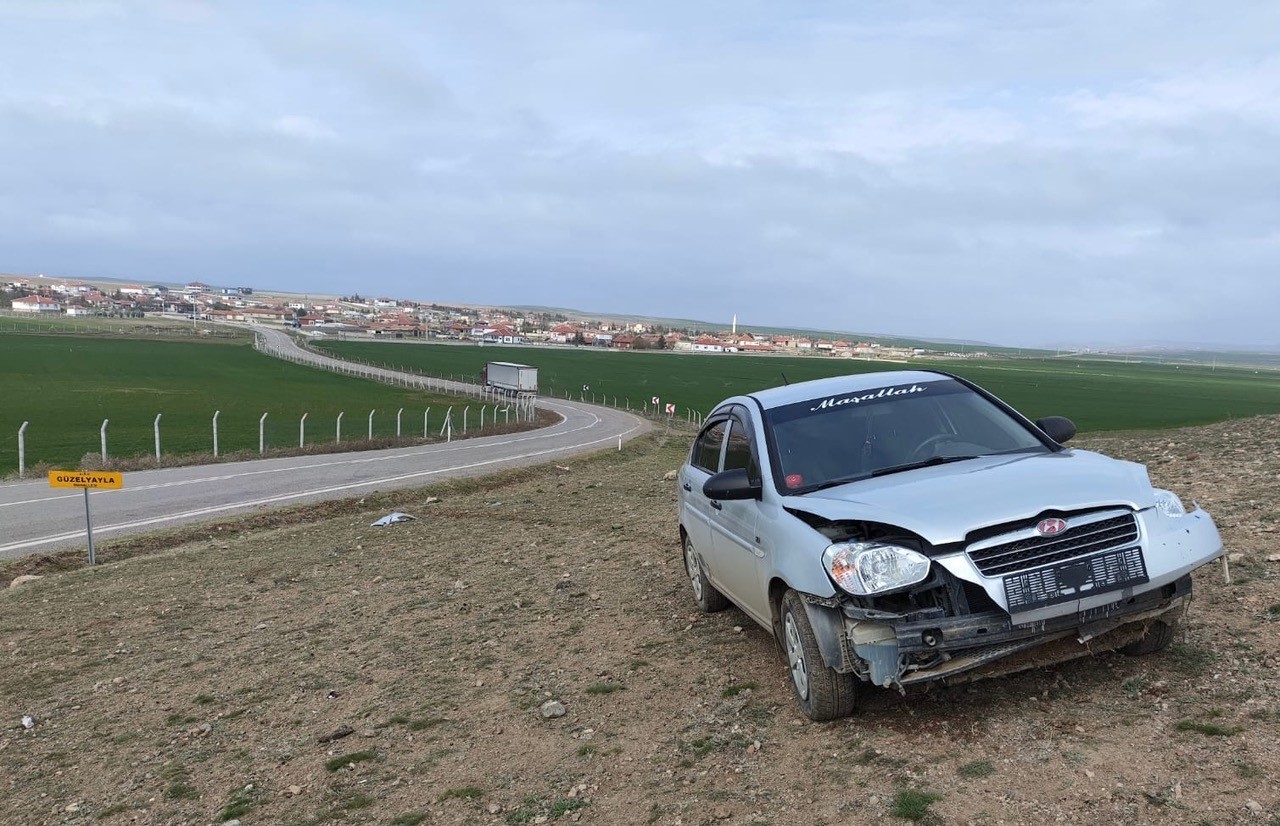 Kontrolden çıkan otomobil araziye girdi: 1 yaralı