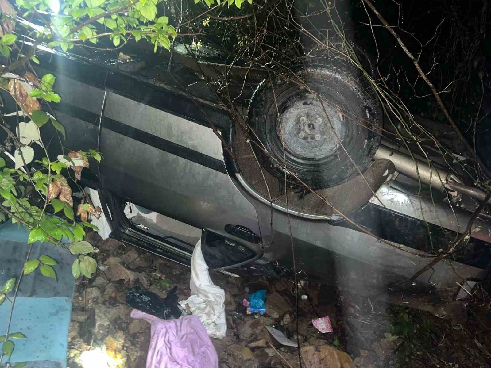Giresun&rsquo;da otomobil şarampole devrildi: 4 yaralı
