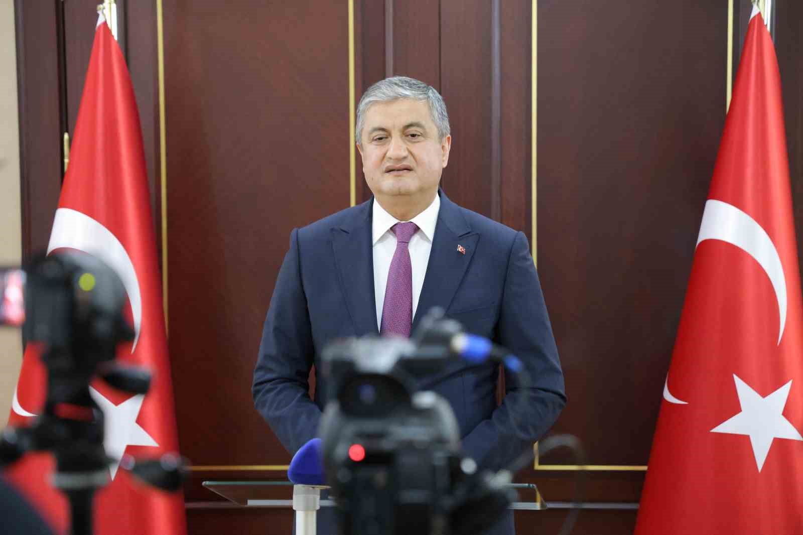 Vali Yavuz: "Hedefimiz Haziran&rsquo;a kadar sokaklarda sahipsiz hayvan bırakmamak"
