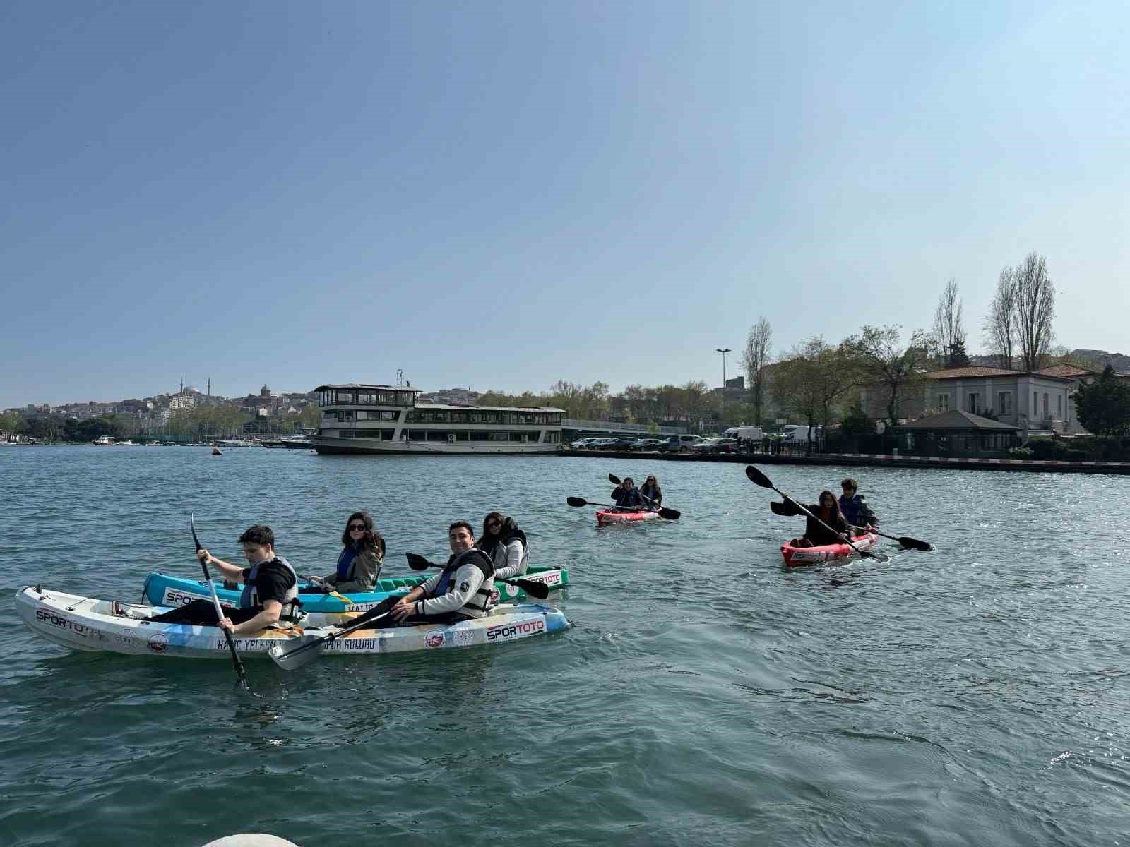 Üniversiteliler, Haliç’te su sporlarıyla buluştu
