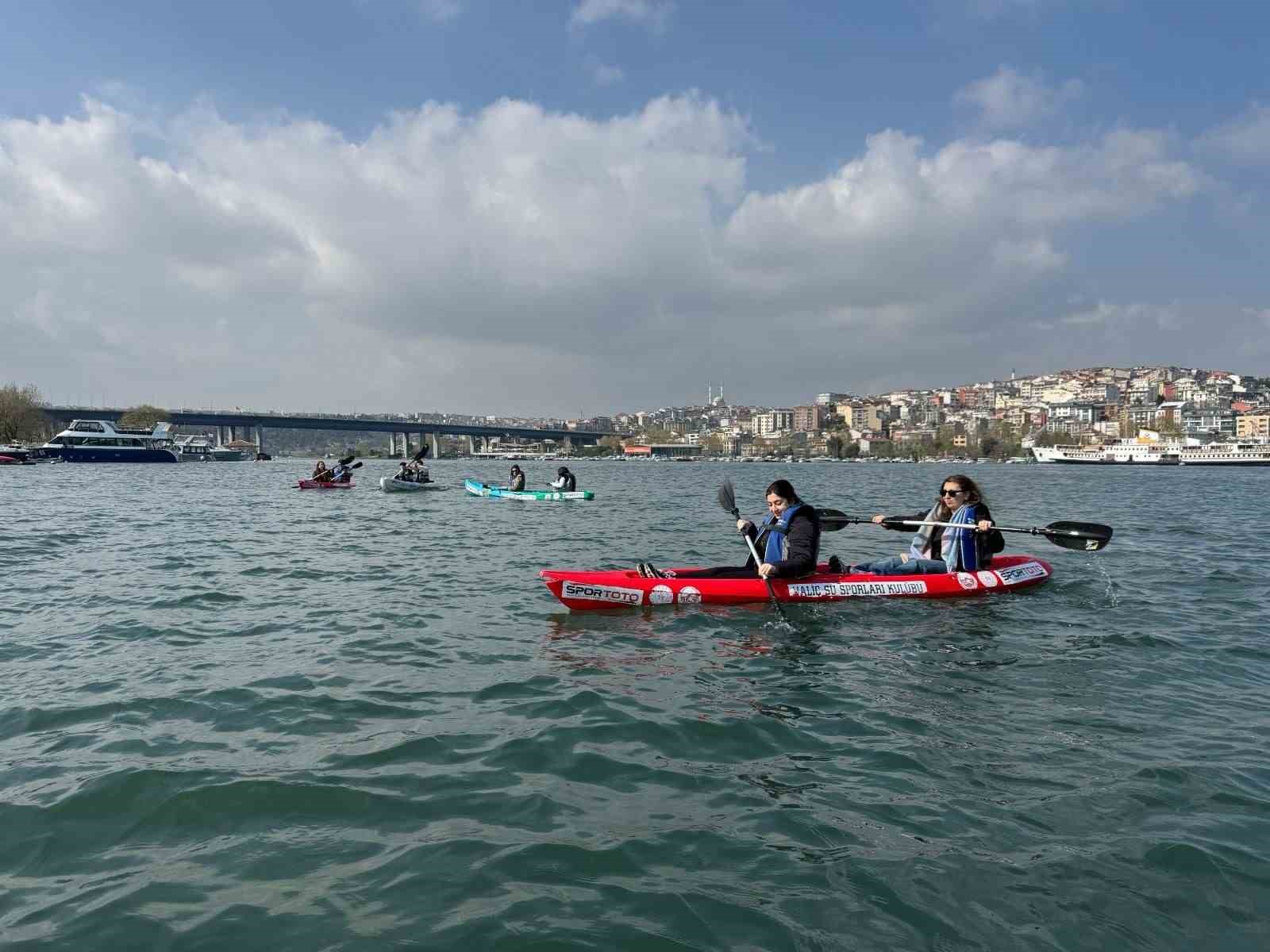 Üniversiteliler, Haliç’te su sporlarıyla buluştu
