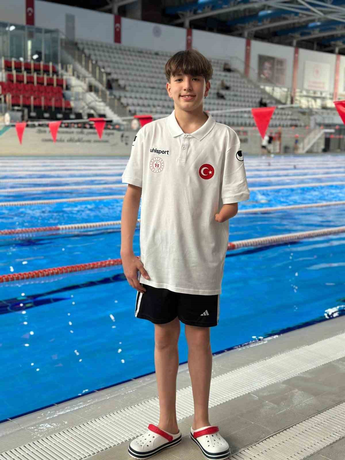 Ahmet Çınar Bakkal yüzme yarışında gümüş madalya sahibi oldu