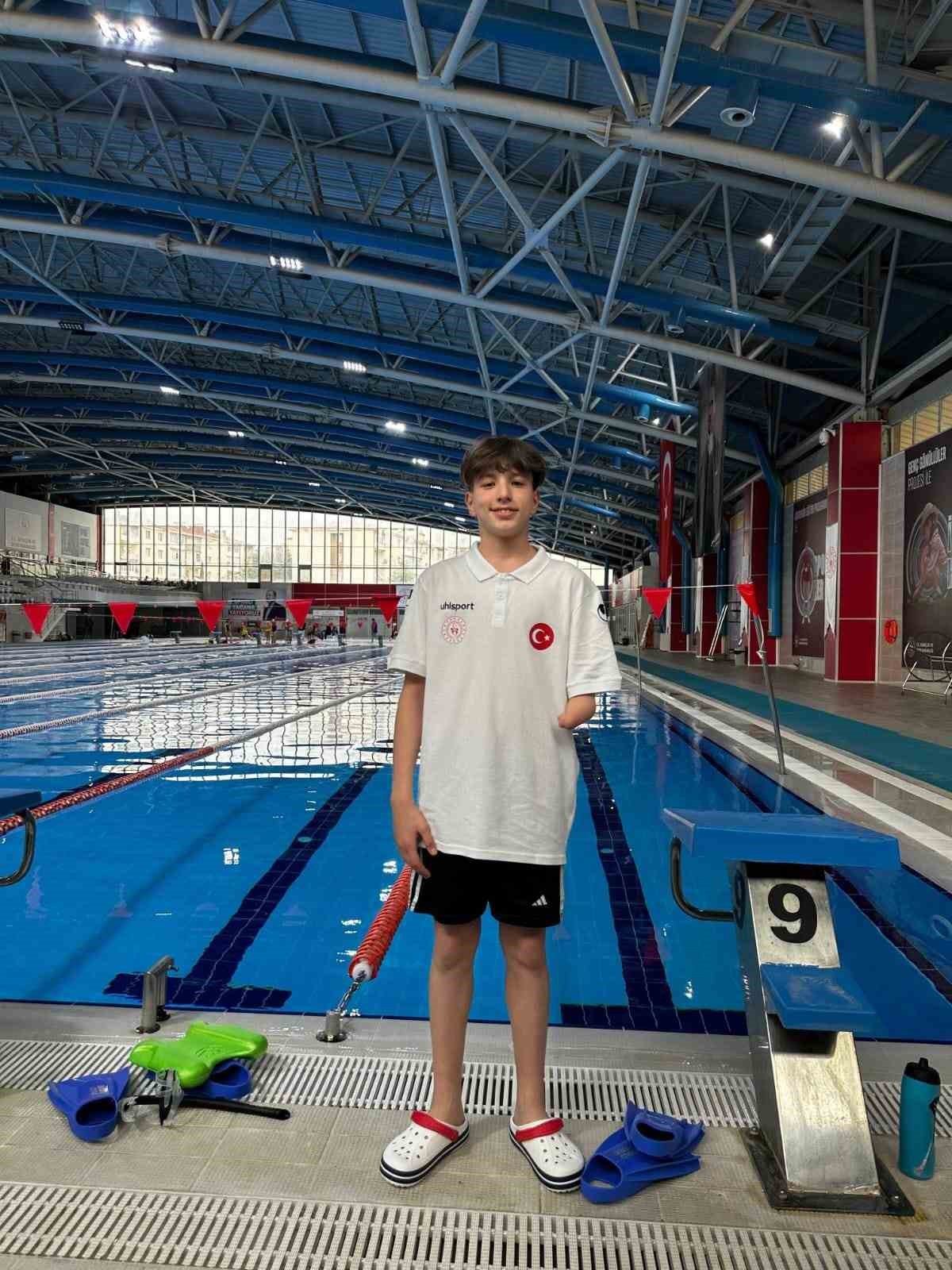 Ahmet Çınar Bakkal yüzme yarışında gümüş madalya sahibi oldu
