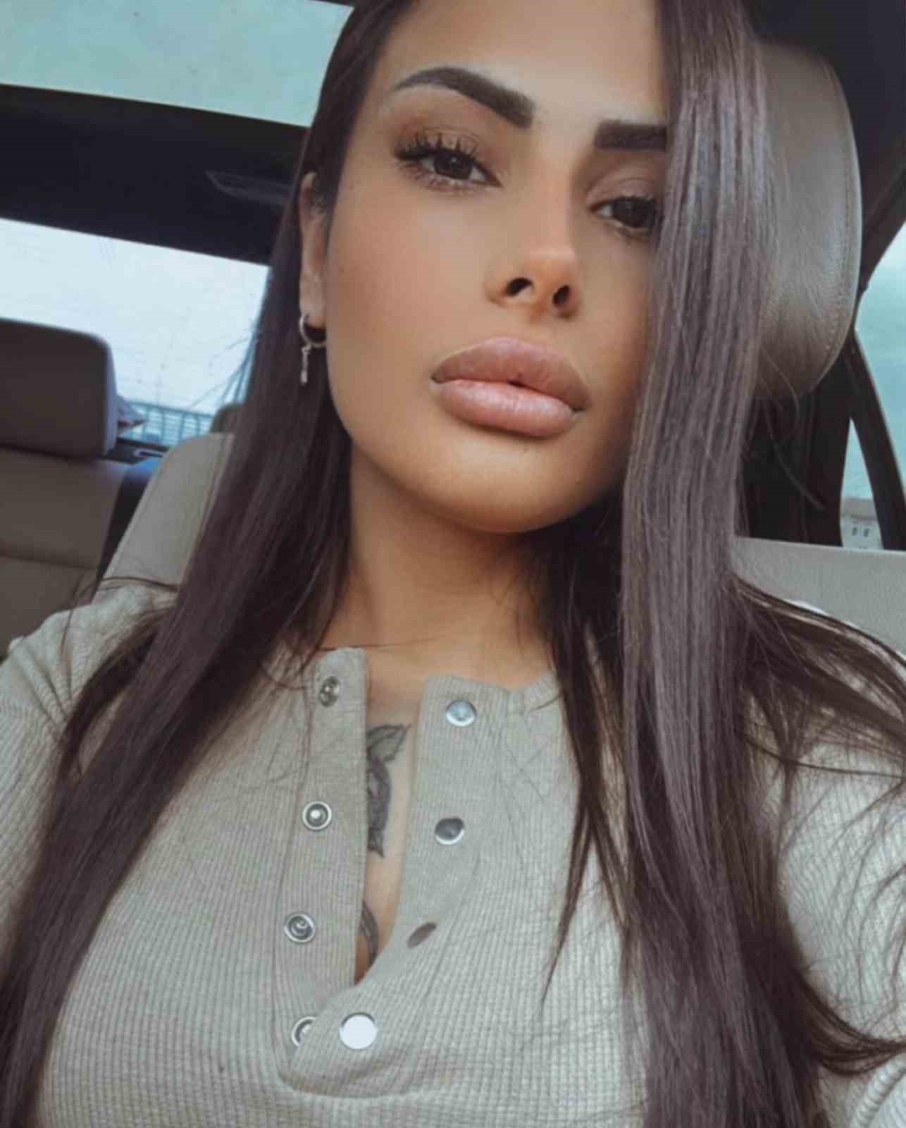 Ailesi cenazeyi kabul etmedi, evinde ölü bulunan dansçı Sakarya&rsquo;da defnedildi