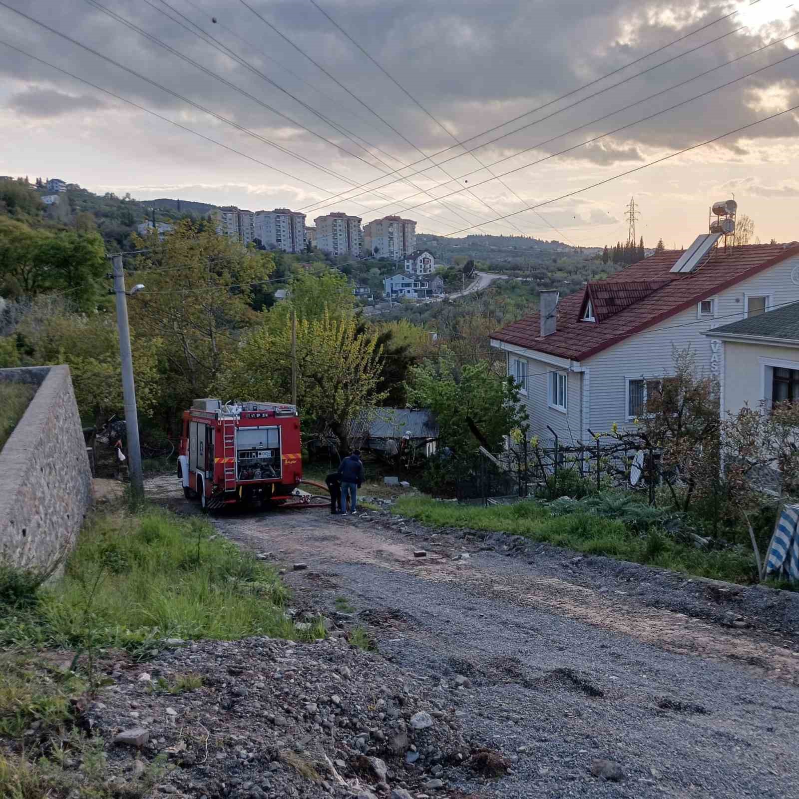 Mangal için yakılan barbekü çatı yangınına neden oldu
