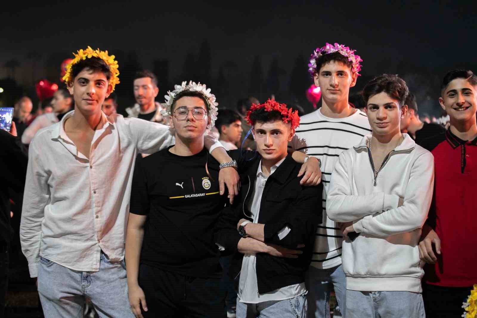 Her şey &ouml;n sırayı kapmak i&ccedil;in: Maraton koşar gibi konsere koştular
