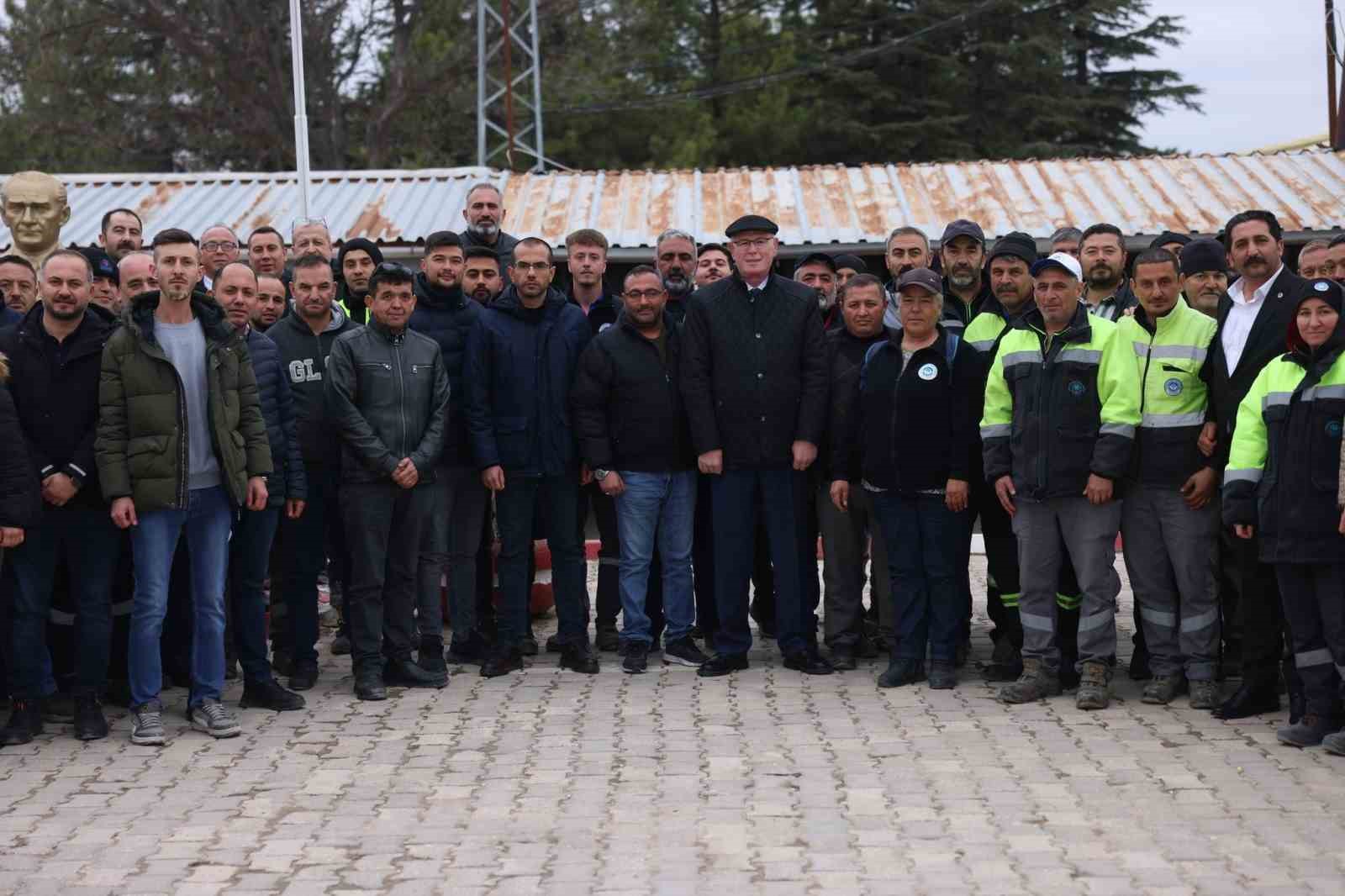 Başkan Kurt, belediye personeliyle bayramlaştı
