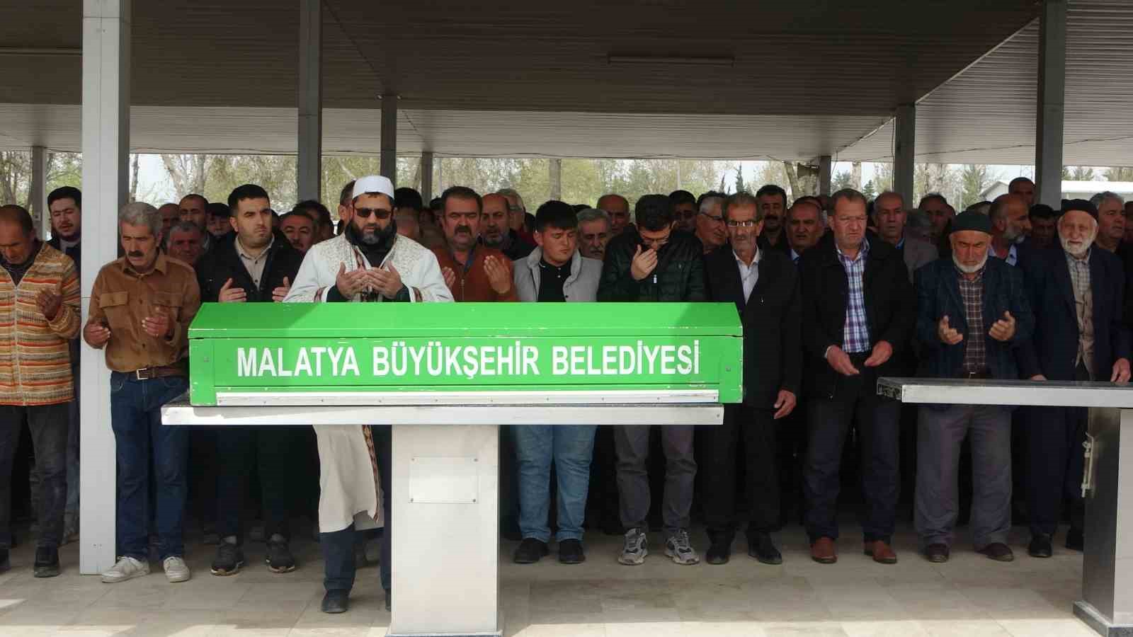 Annesi tarafından boğularak öldürülen öğretmen Malatya’da defnedildi