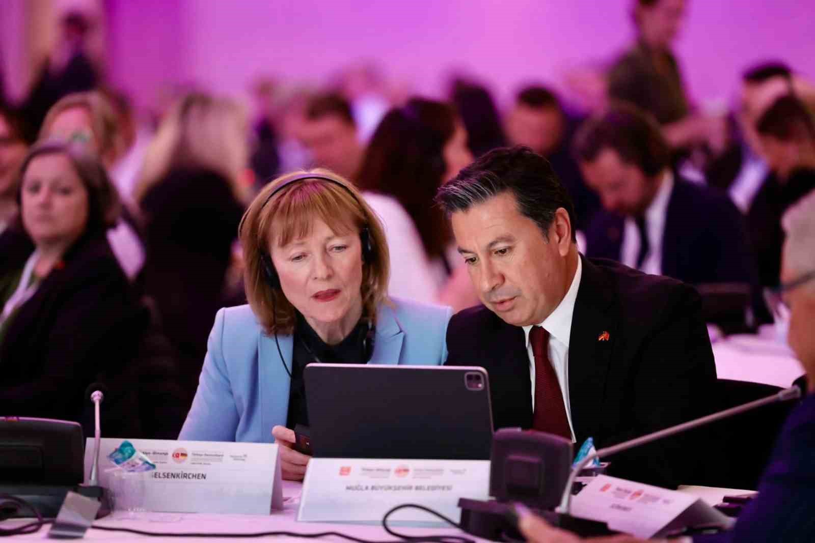 Başkan Aras, Türkiye-Almanya kardeş şehirler zirvesine katıldı