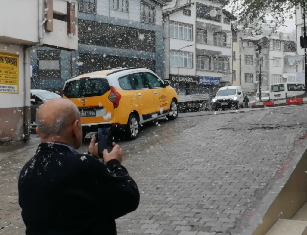 Niksar’da bahar yerini kışa bıraktı