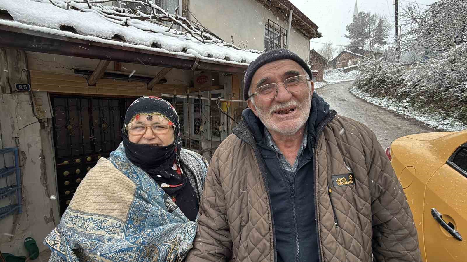 Erbaa’daki yağmur yüksek kesimlerde yerini kara bıraktı