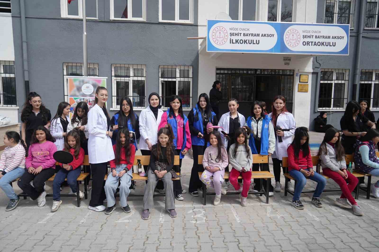 ’Gönüllü Makas’ Projesiyle çocukların yüzü güldü