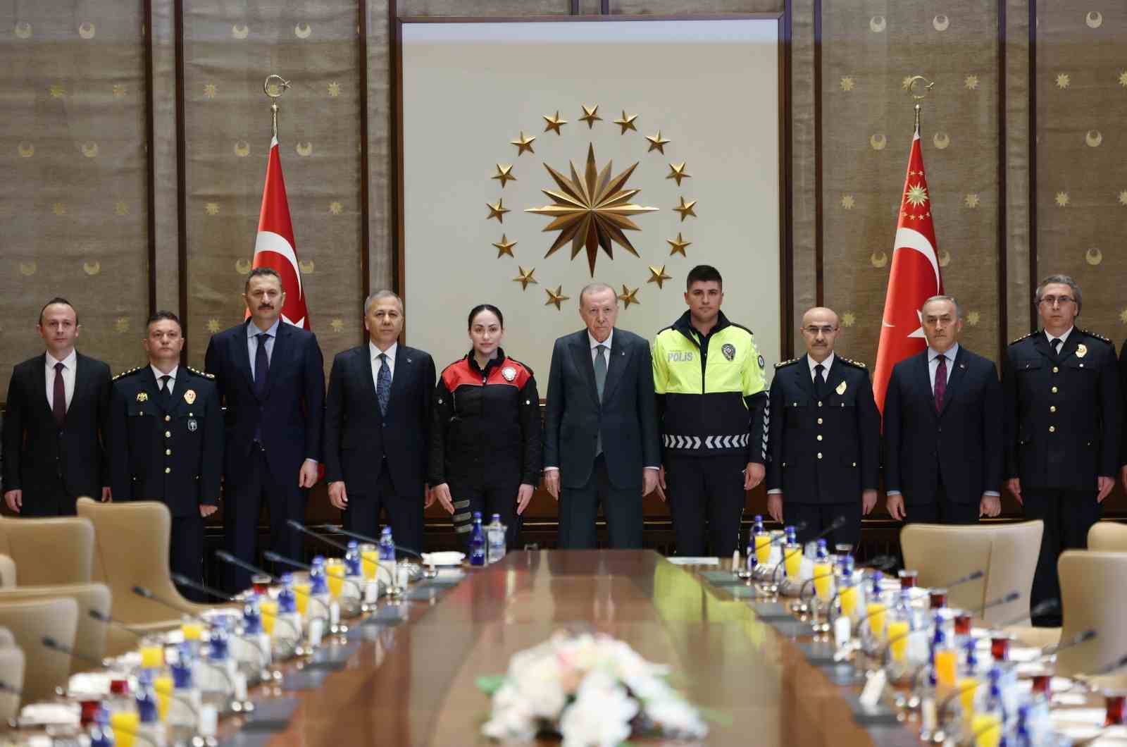 Cumhurbaşkanı Erdoğan, İçişleri Bakanı Yerlikaya ve beraberindeki Türk Polis Teşkilatı heyetini kabul etti.