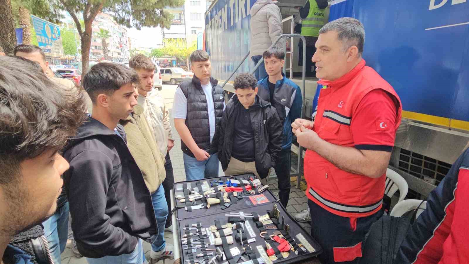 Nazilli’de deprem simülasyon eğitim tırı ilgi gördü