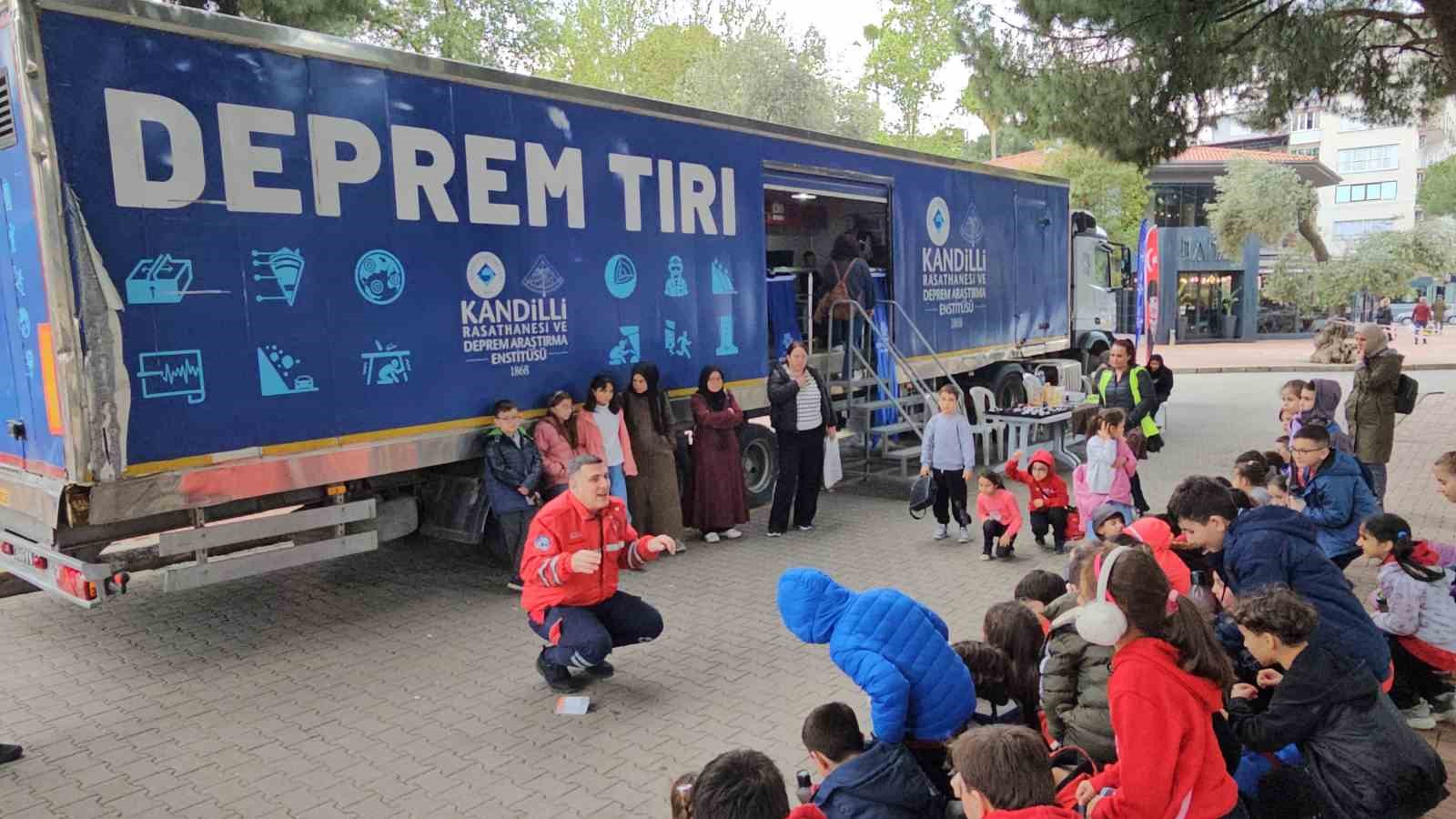 Nazilli&rsquo;de deprem sim&uuml;lasyon eğitim tırı ilgi g&ouml;rd&uuml;
