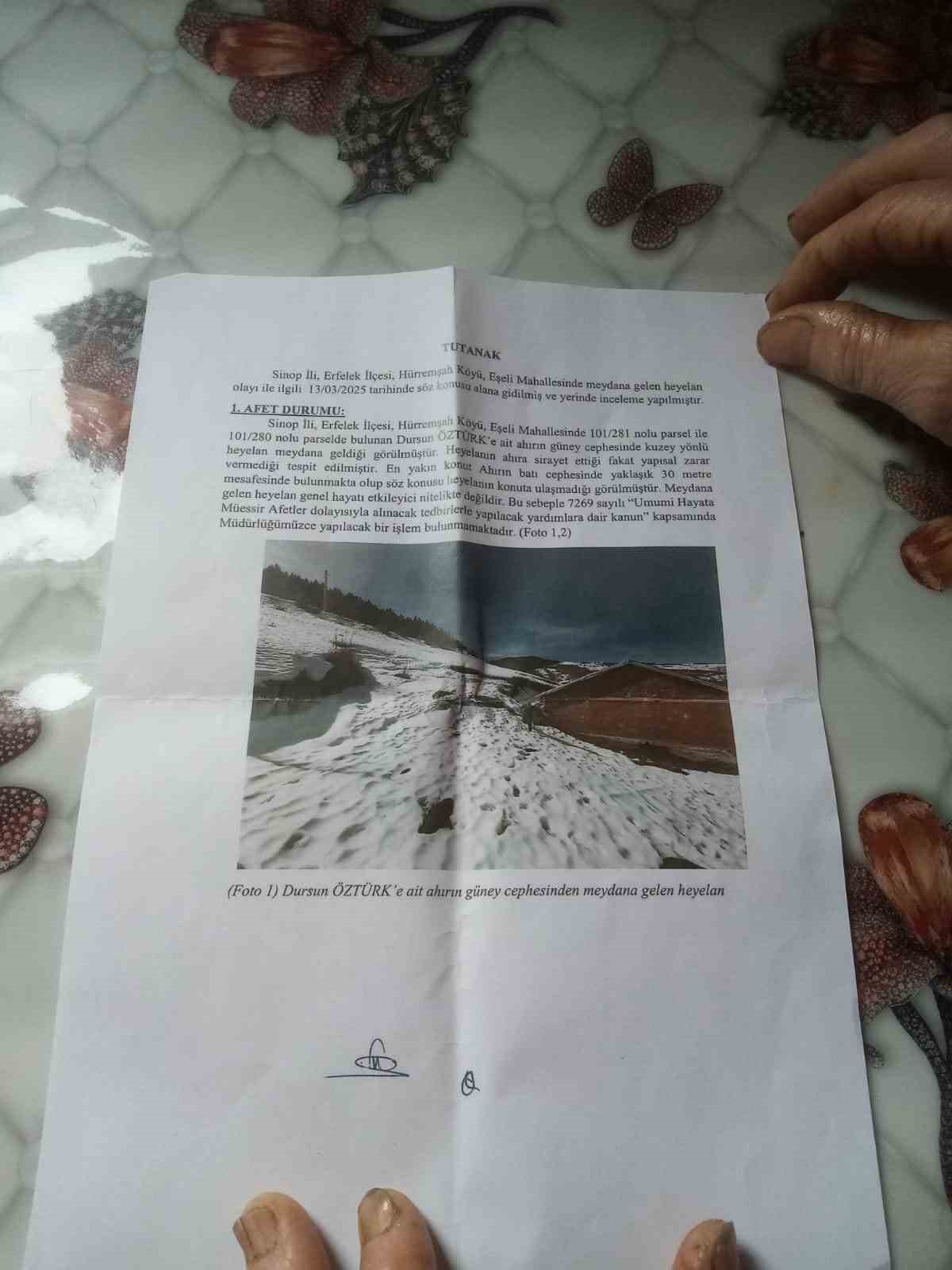 Sinop&rsquo;ta heyelan mağduru olduğunu ileri s&uuml;ren vatandaş, toprağın kaldırılmasını ve &ouml;nlem alınmasını istedi
