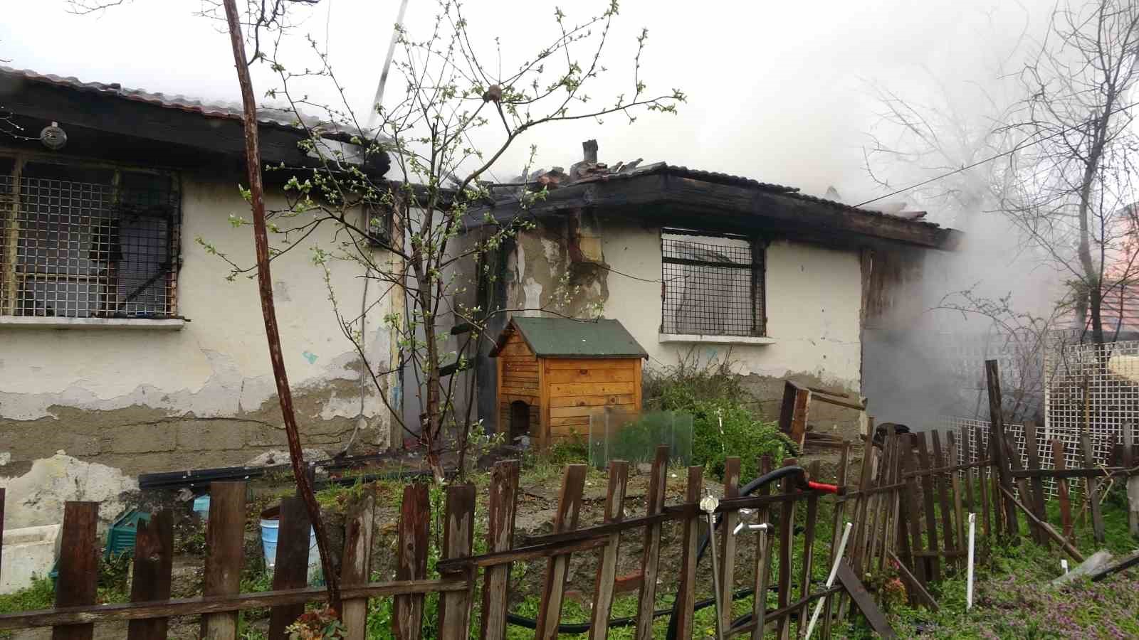 Kastamonu’da yangın çıkan evde yanmış ceset bulundu