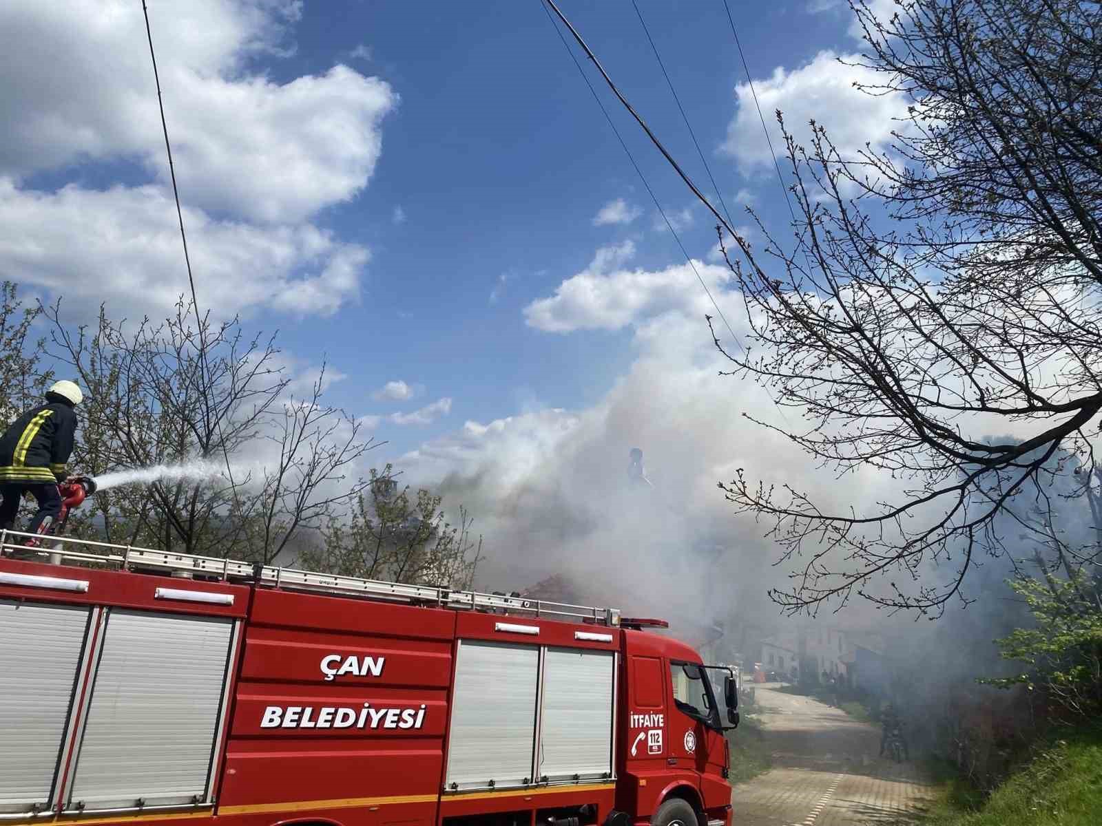 &Ccedil;an&rsquo;da ev yangını
