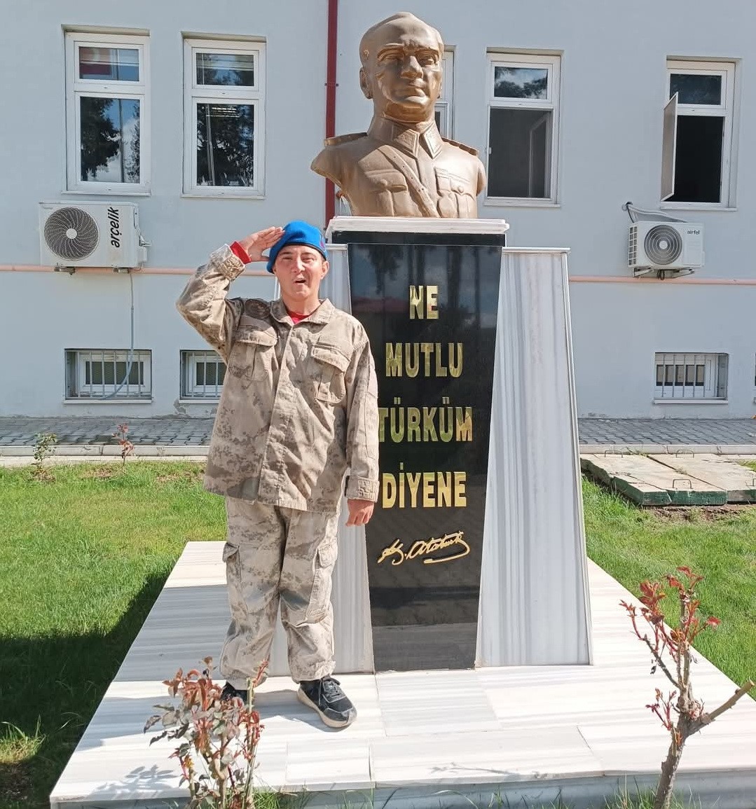 &Ouml;zel durumlu Umut Can &Ouml;zel&rsquo;in askerlik hayali ger&ccedil;ek oldu
