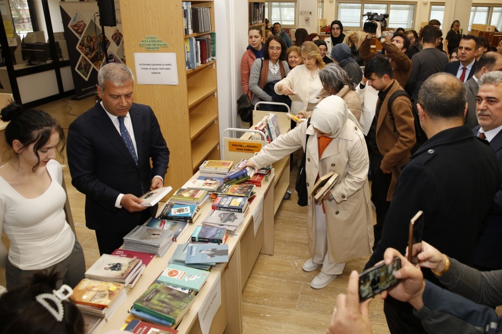 Anadolu Üniversitesinde üreten Türkiye temasıyla kitap okuma etkinliği gerçekleştirildi