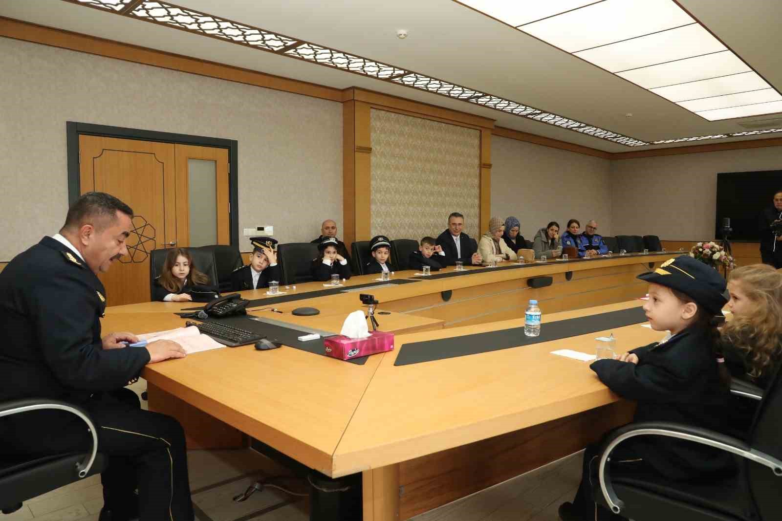 Emniyet Müdürü Arıbaş, çocuklarla kitap okudu