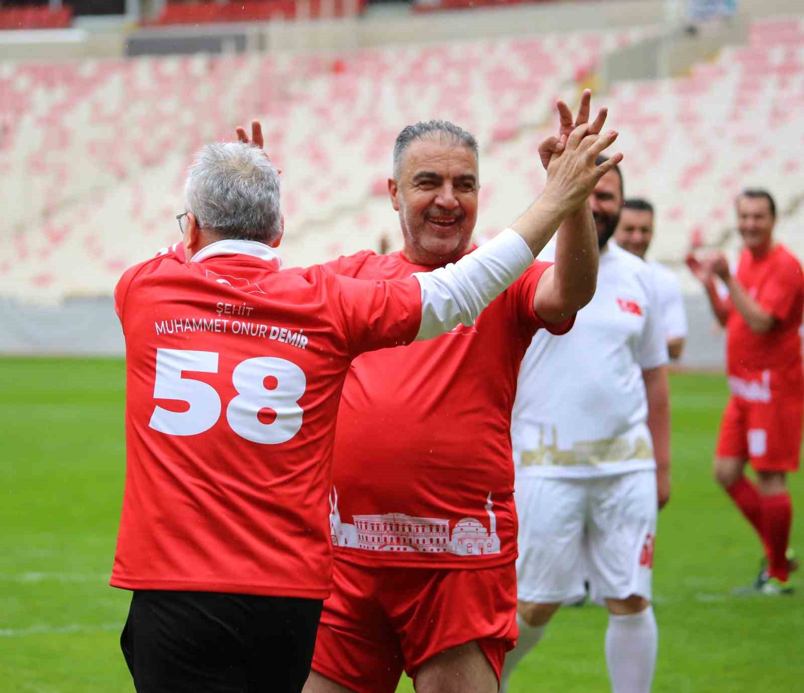 Sivas&rsquo;ta şehitlerin anısına &ouml;zel ma&ccedil;
