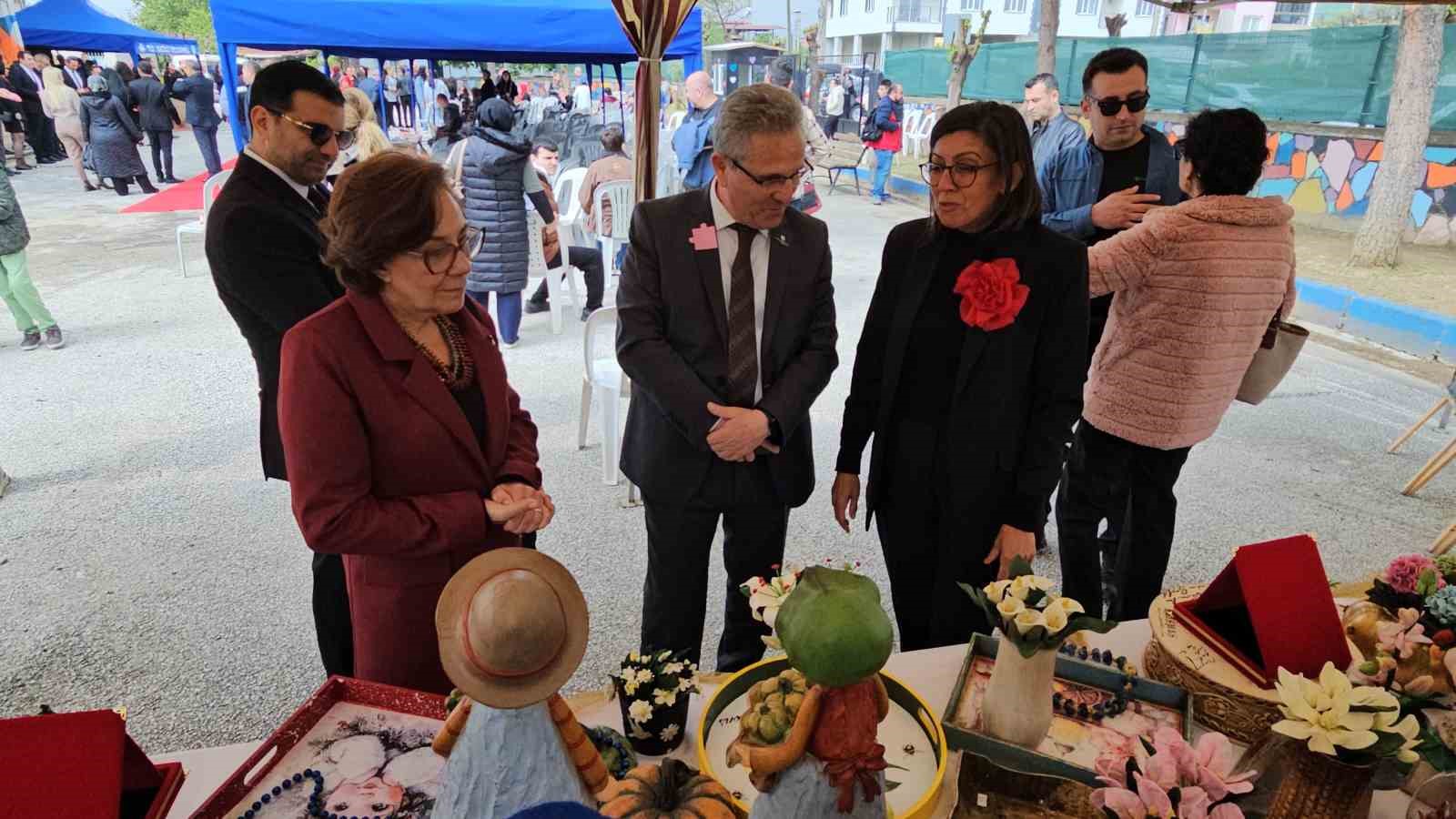 Nazilli&rsquo;de D&uuml;nya Otizm Farkındalık G&uuml;n&uuml; renkli etkinliklerle kutlandı
