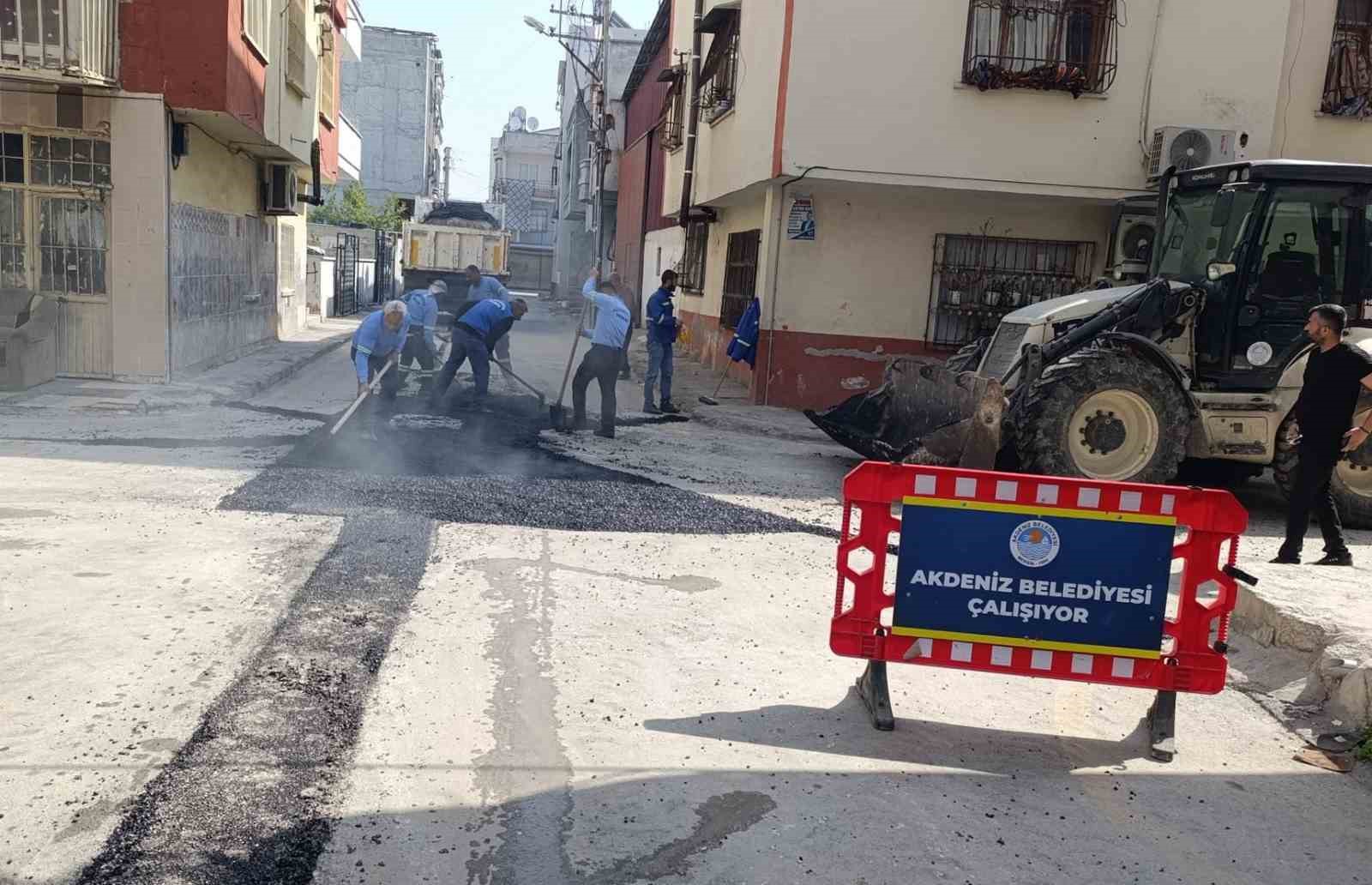 Akdeniz sokaklarında yenileme ve düzenleme çalışmaları sürüyor