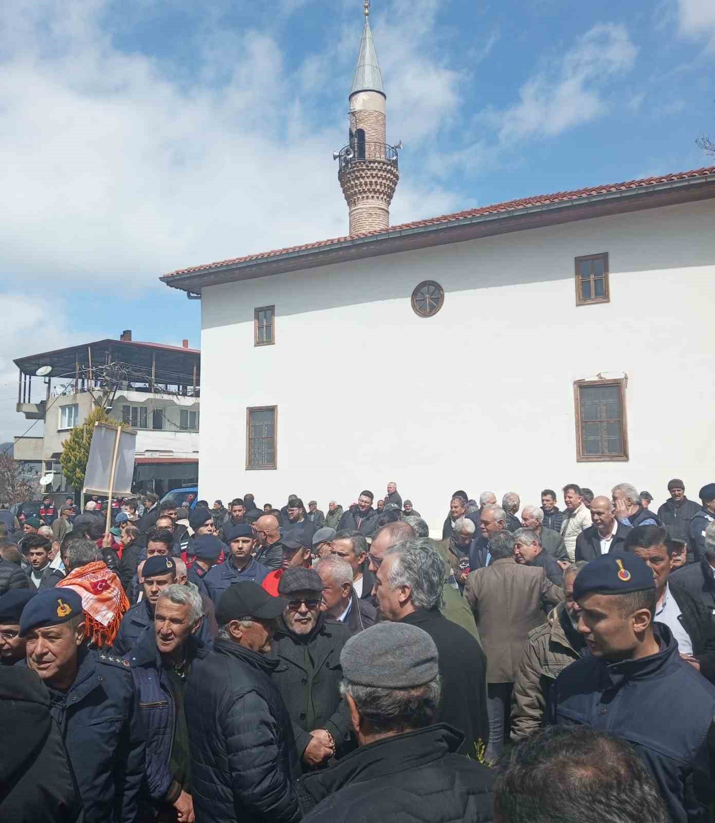 Köylüler Eşeler Yaylasındaki içme suyu kaynakları için eylem yaptı
