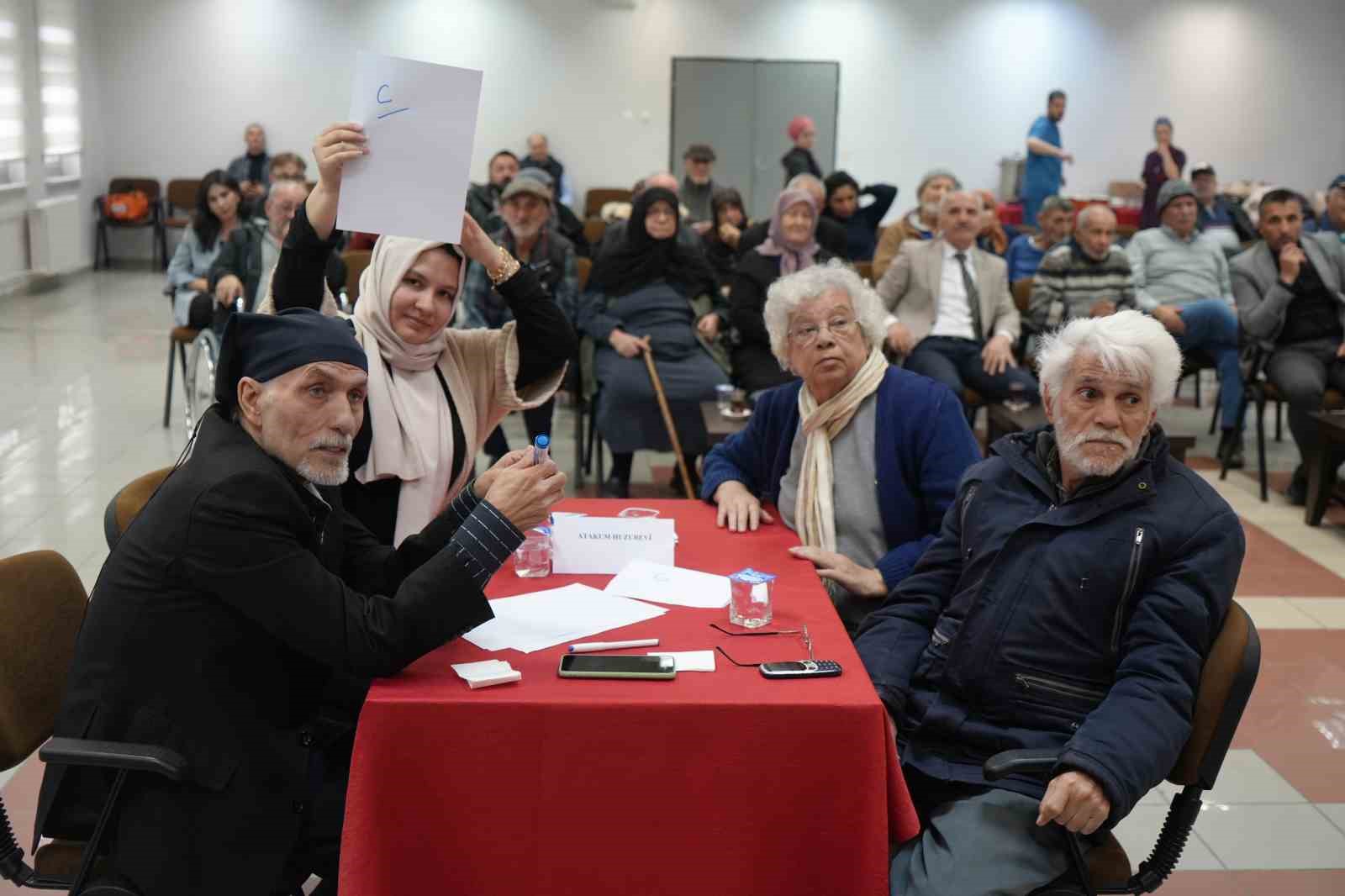Huzurevi sakinleri bilgi yarışması: Hem yarıştılar hem eğlendiler